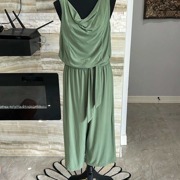 Emma & Michele Wide Leg Romper. Size M - Picture 1 of 10